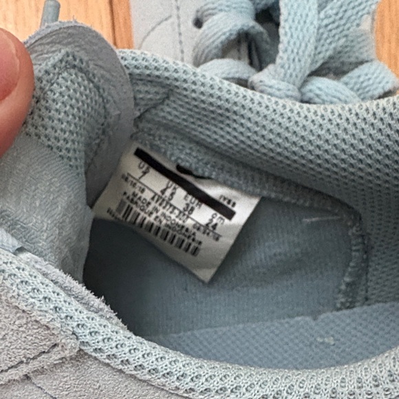 Pristine Condition Nike SB Blazer Low GT Supreme Cannon Sneakers - Picture 4 of 6